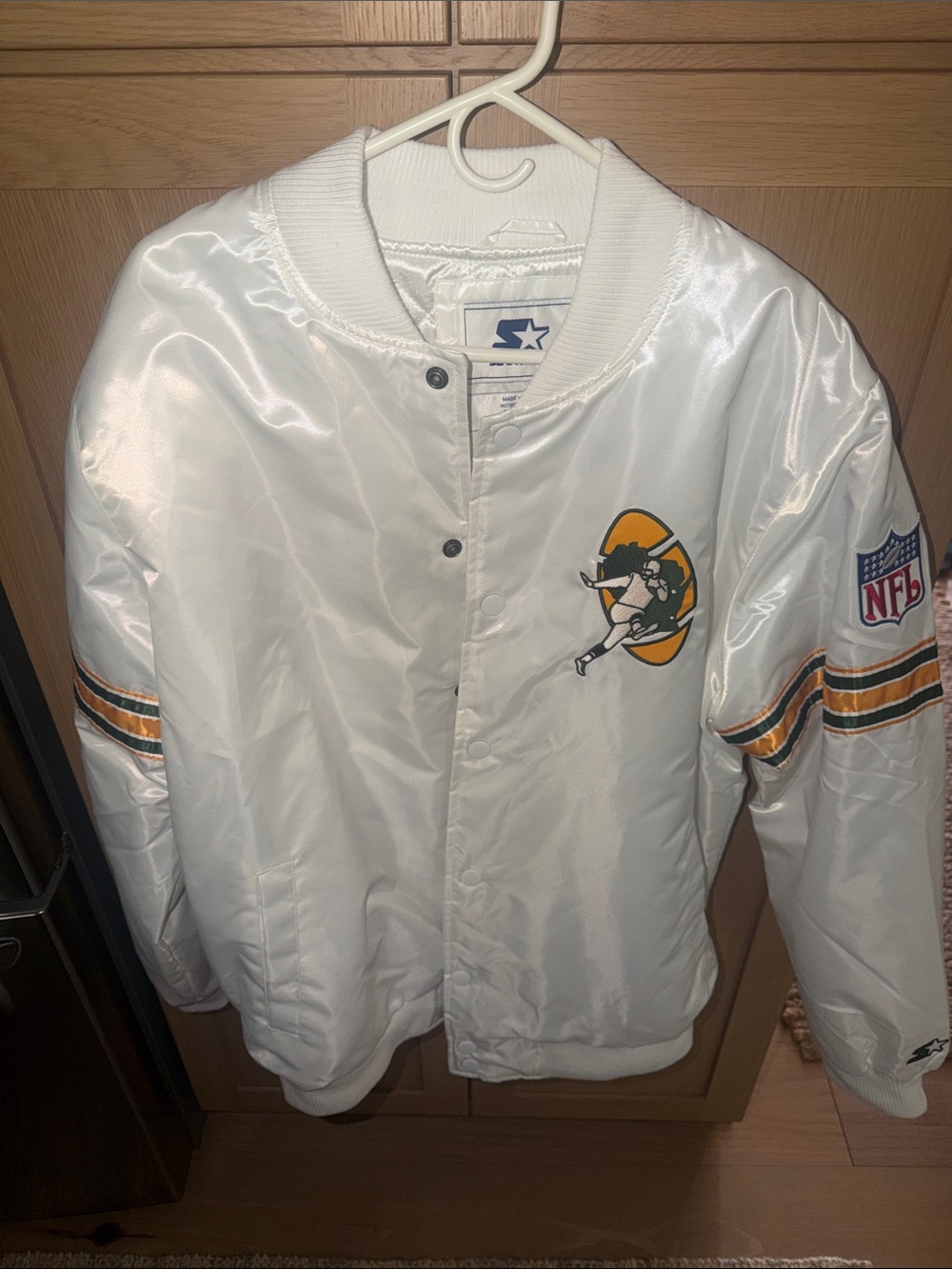STARTER White Satin NFL Green Bay Packers Bomber Jacket -Never Worn